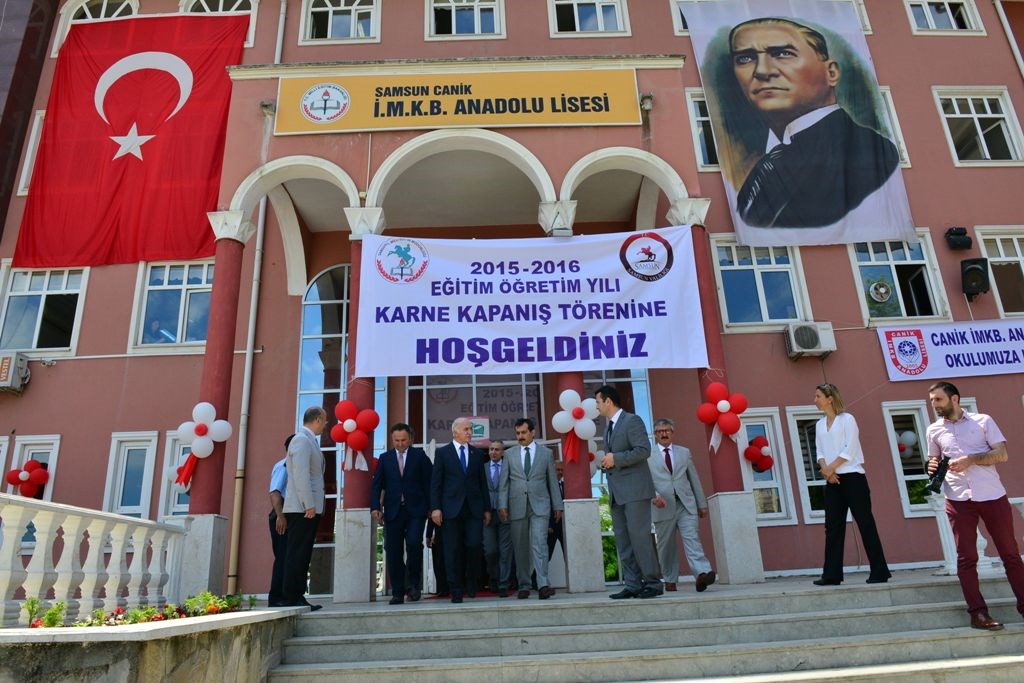 sayin valimiz 2015 2016 egitim ogretim yili sonunda canik imkb anadolu lisesi ogrencilerine karnelerini verdi